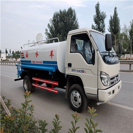 东风喷洒车工作原理详解 从7方到15吨洒水车及饲料车的多功能应用